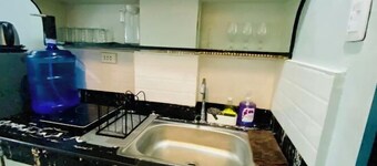 Amplayo Apartelle Studio Type Unit