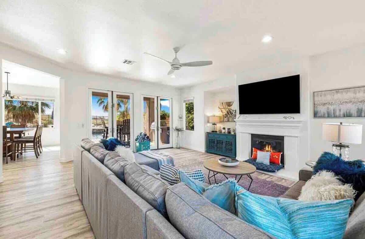 TV, fireplace, offices