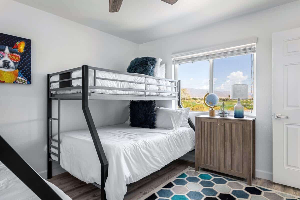 5 bedrooms, desk, iron/ironing board, travel cot