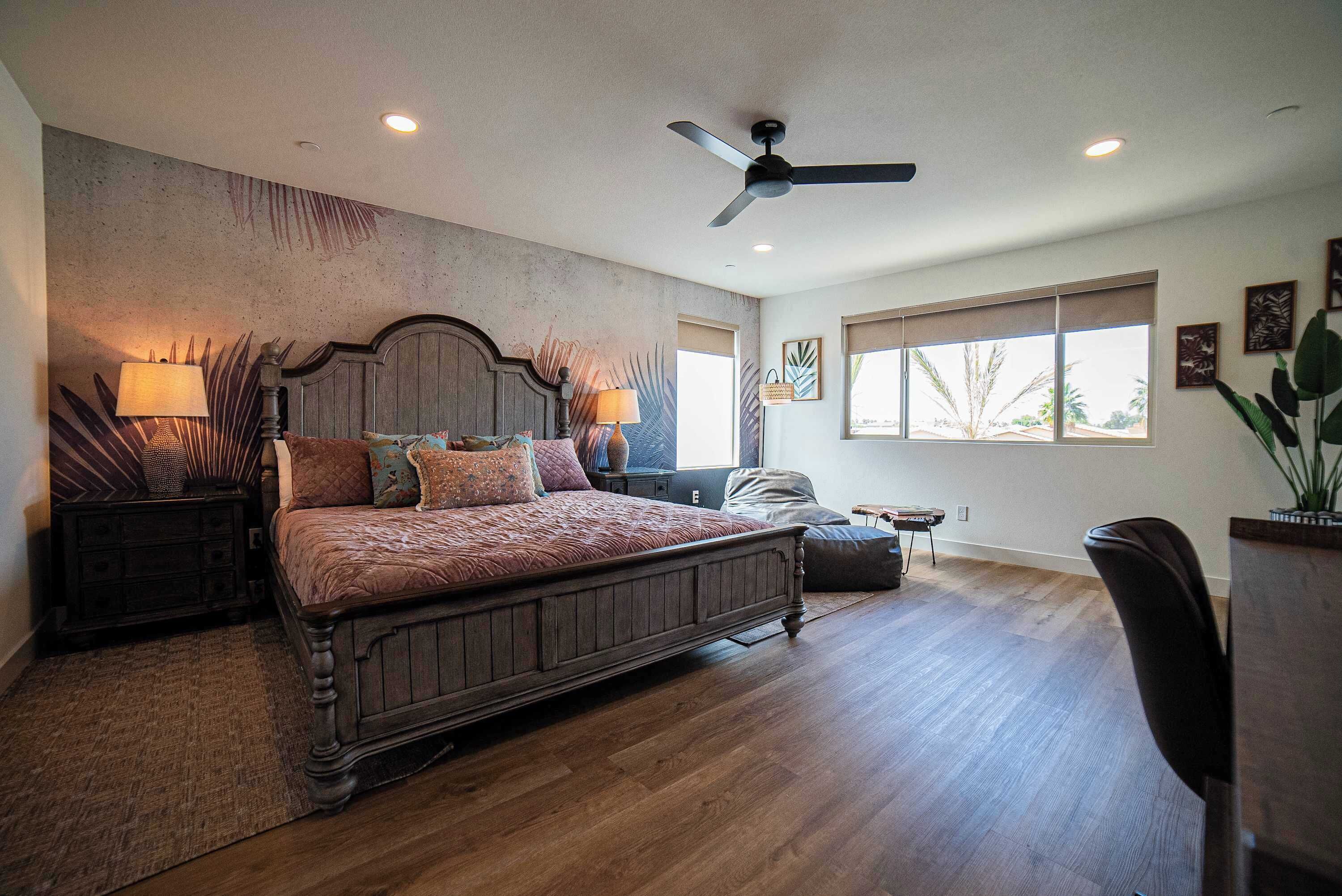 7 bedrooms, desk, iron/ironing board, travel crib