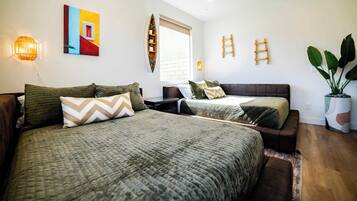 7 bedrooms, desk, iron/ironing board, travel crib