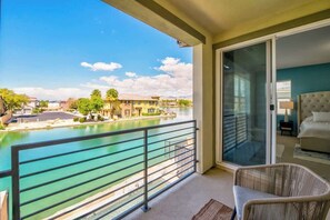 Property grounds - 5 bedroom lake house DISCOUNTS!! (Indio)