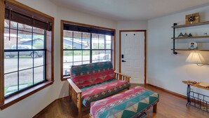 Living area - Mtn Views: Waterfront Red River Studio (Red River)