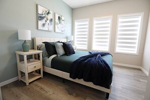4 Schlafzimmer, Schreibtisch, Bügeleisen/Bügelbrett, Reisekinderbett