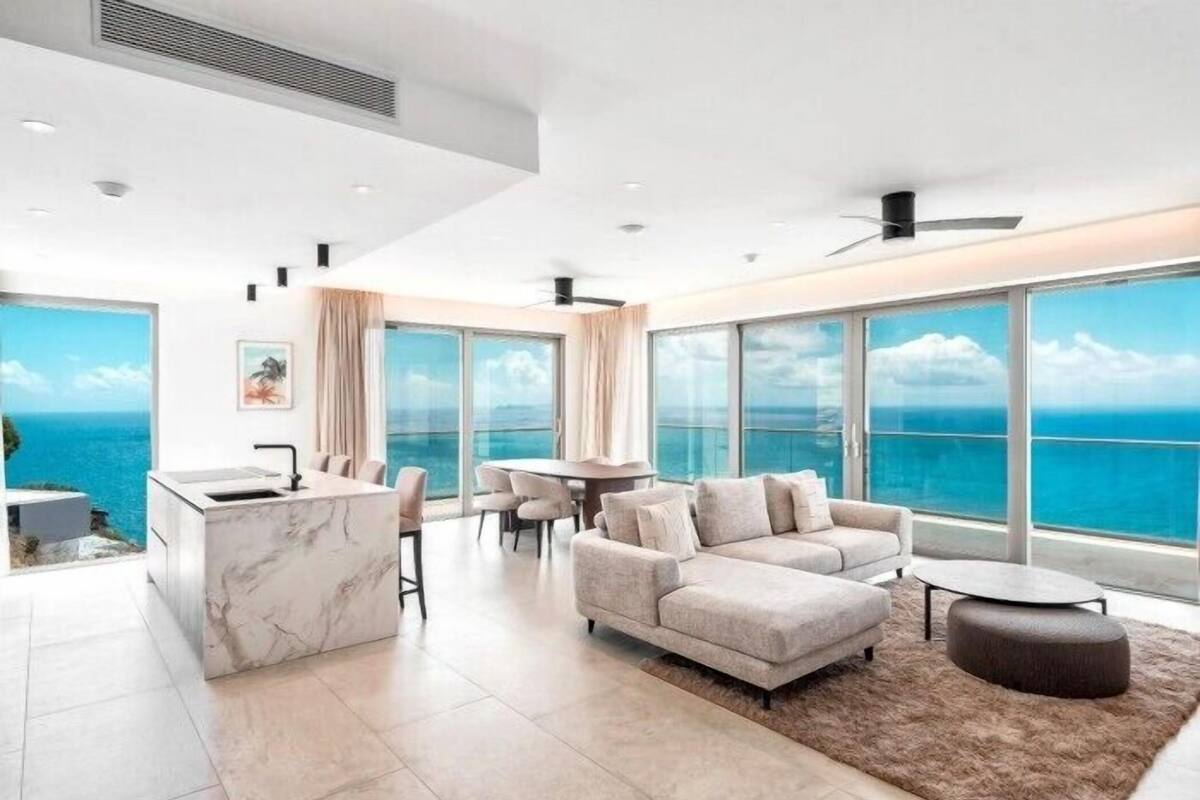 Deluxe Apartment, 2 Bedrooms, Ocean View | Living area