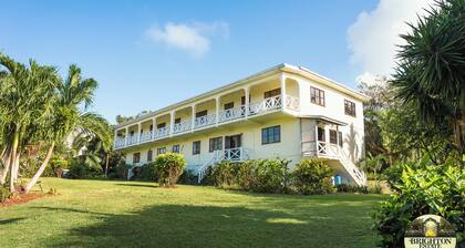 Delightful 2-bedroom apartment with AC in Cayon at the historic Brighton Estate