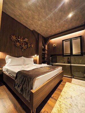 Suíte luxo, banheira | Roupas de cama premium, frigobar, quartos à prova de som, roupa de cama