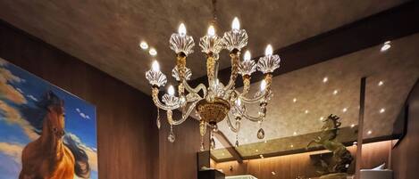 Suite Prestige | Aire de séjour | Téléviseur connecté de 50 cm avec télévision numérique, foyer