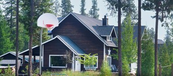 Cozy alpine retreat minutes from the ski hill and golf course