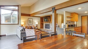 Interior - 3 Mi to Slopes! Mtn-View Breckenridge Townhome (Breckenridge)