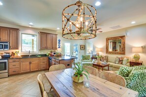 Dining - Lakefront Fun Near Clemson! Retreat w/ Pool Access (Seneca)