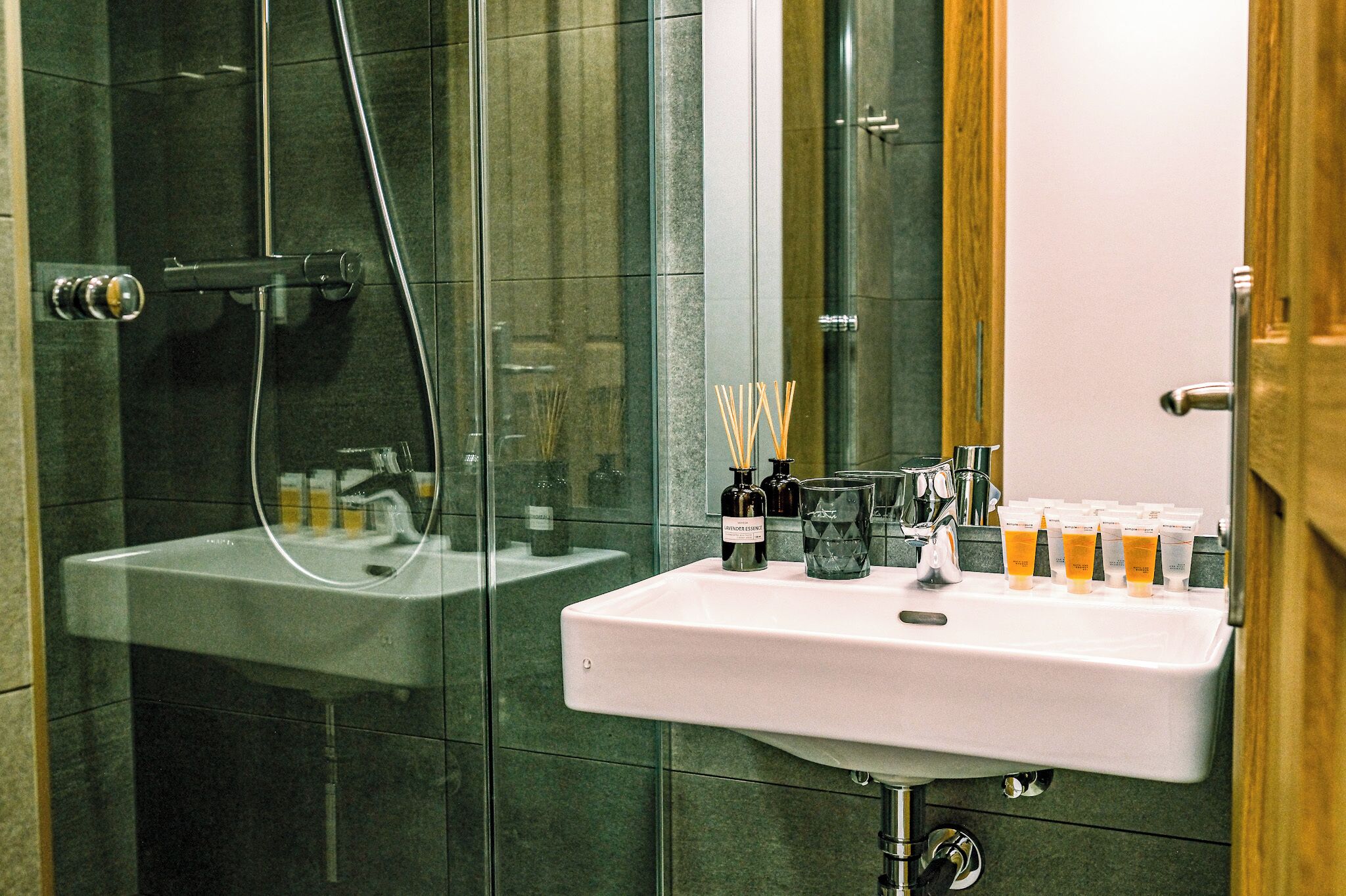 Suihku, bidee, pyyhkeet, saippua