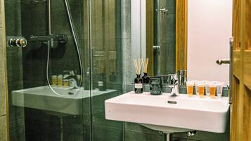 Shower, bidet, towels, soap