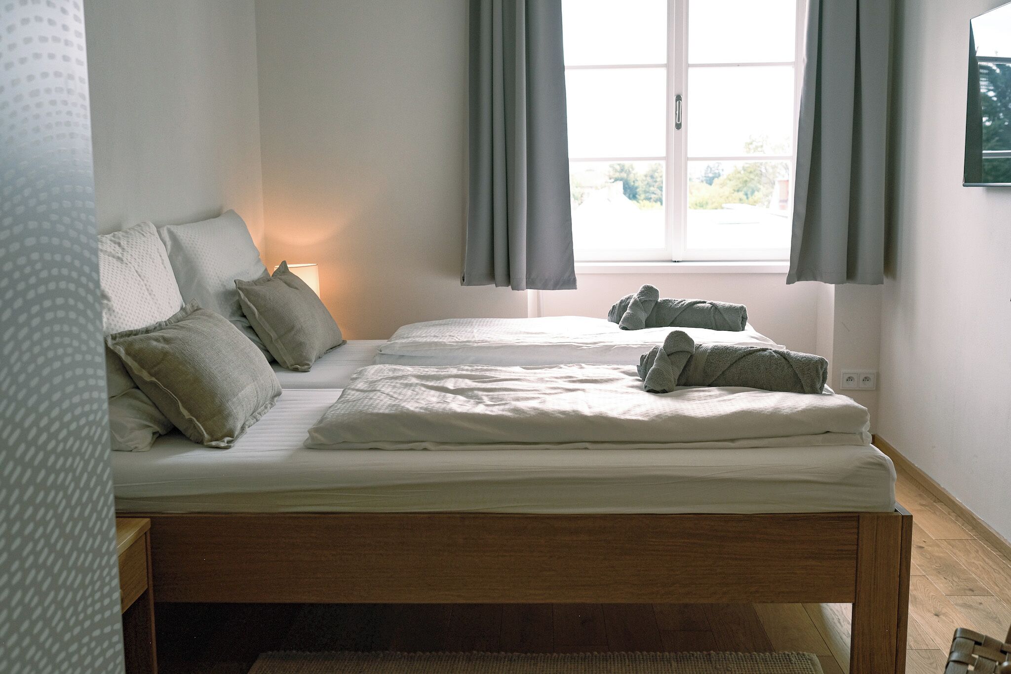 1 bedroom, internet, bed sheets