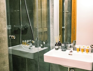 Shower, bidet, towels, soap