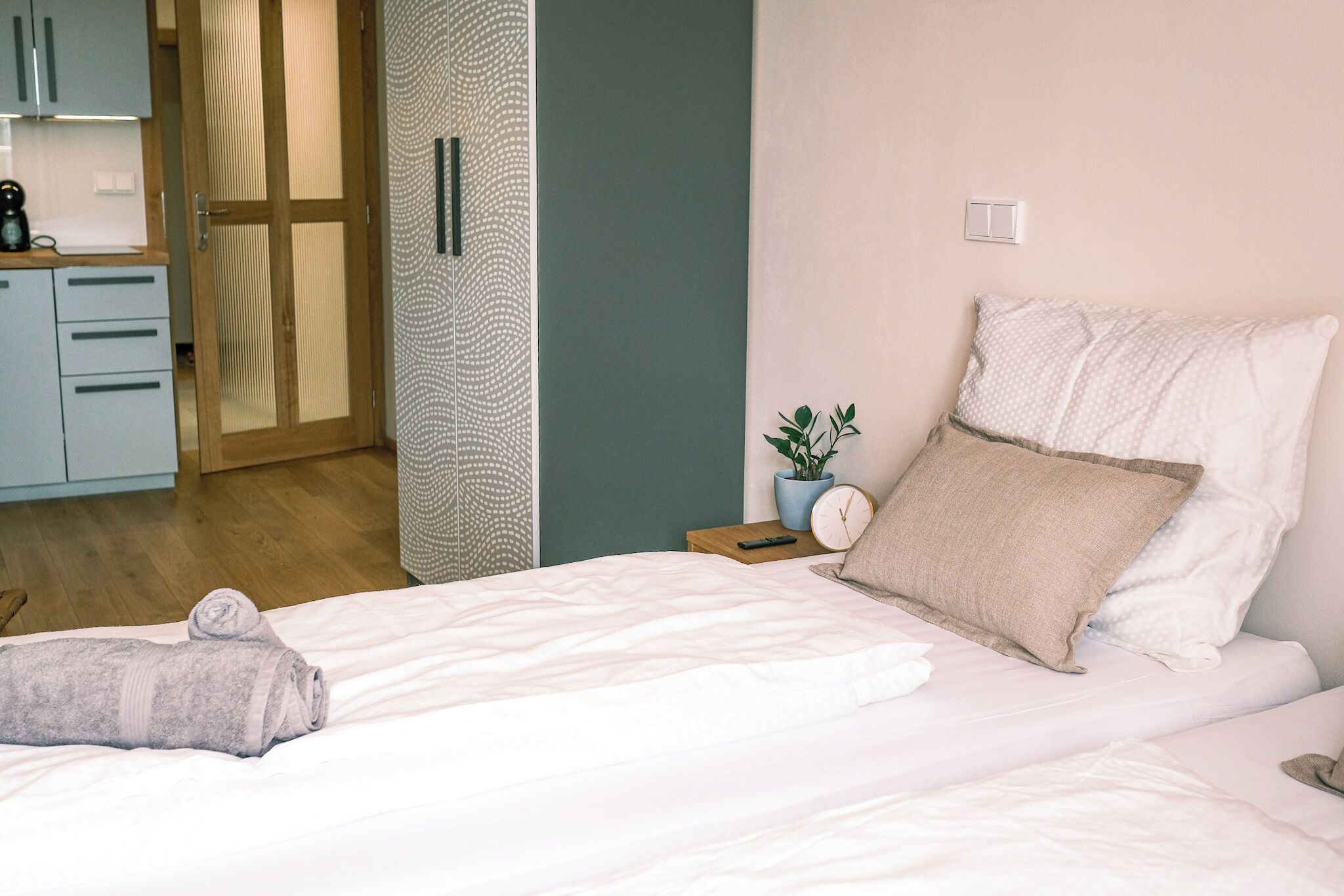 1 habitación, acceso a internet y ropa de cama 