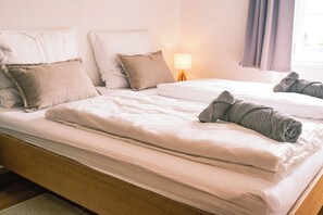 1 bedroom, internet, bed sheets