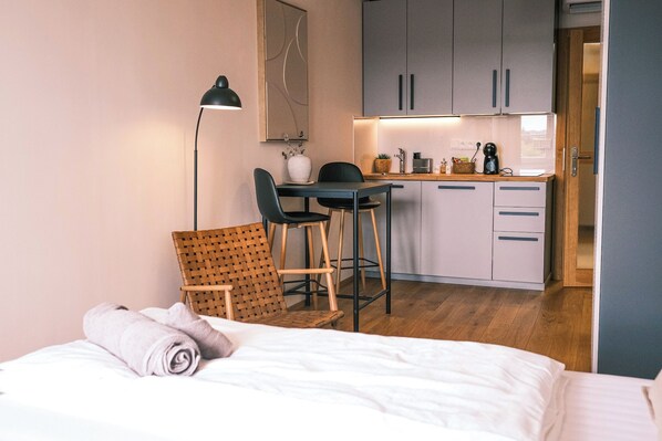 1 bedroom, internet, bed sheets