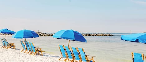 Privatstrand in der Nähe, weißer Sandstrand