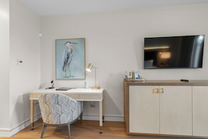 Premium Single Room, 1 King Bed, Balcony, City View