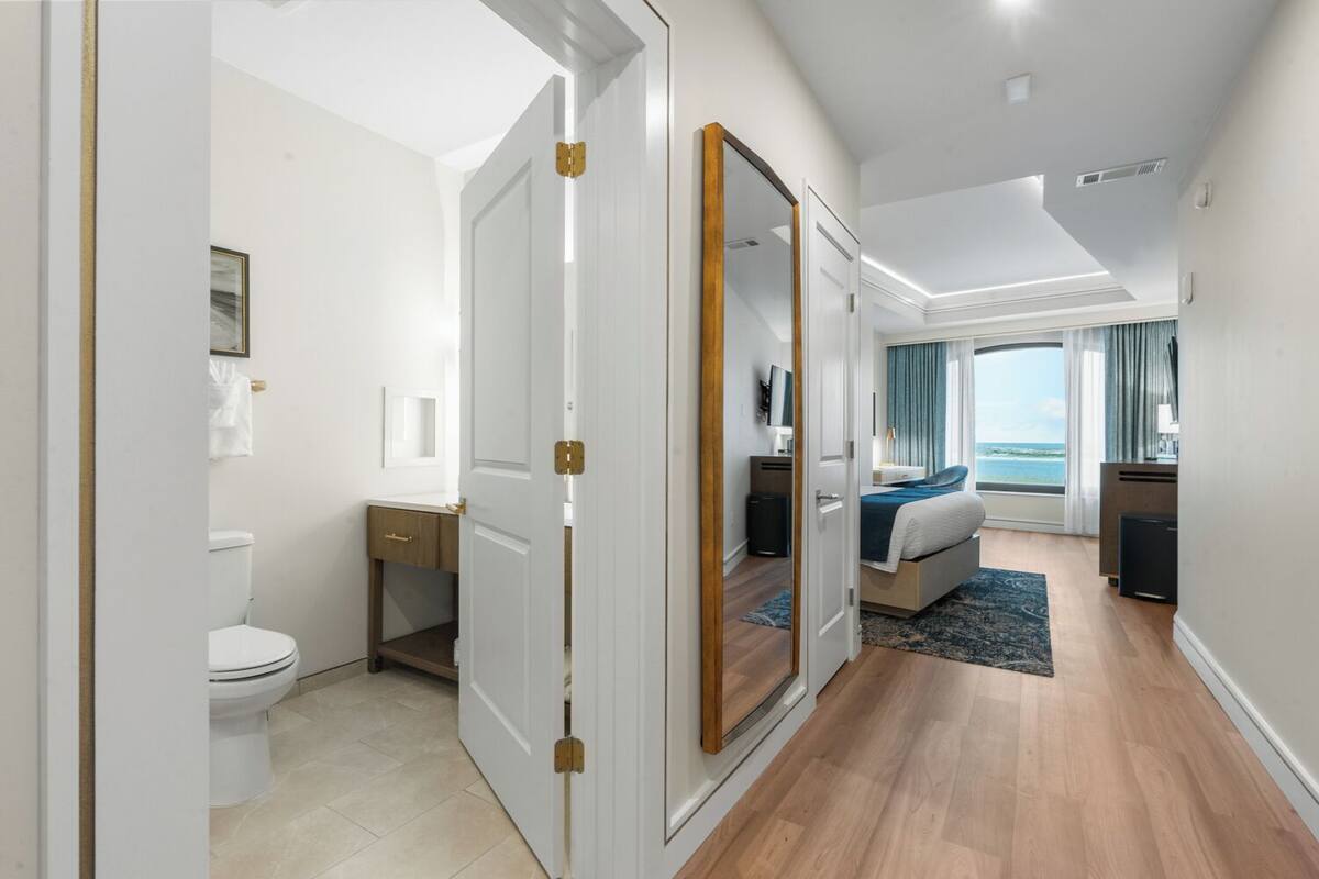 Standard Single Room, 1 Queen Bed | In-room safe, free WiFi, bed sheets, wheelchair access