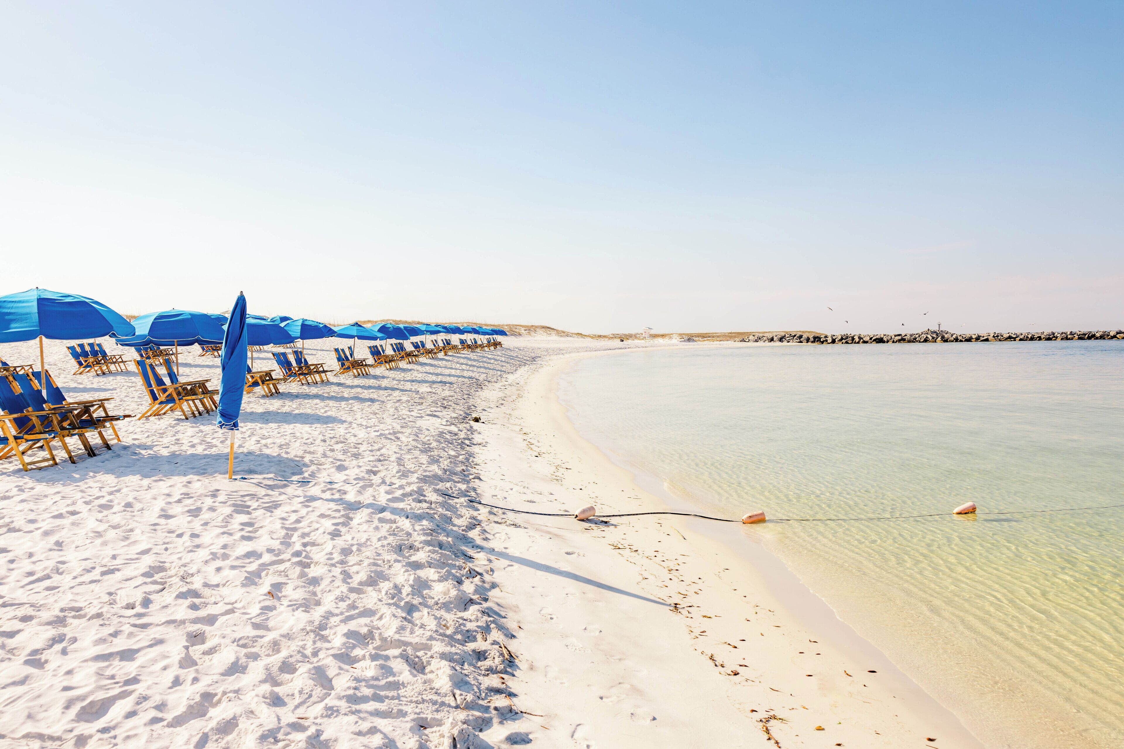 Playa privada en los alrededores y playa de arena blanca 