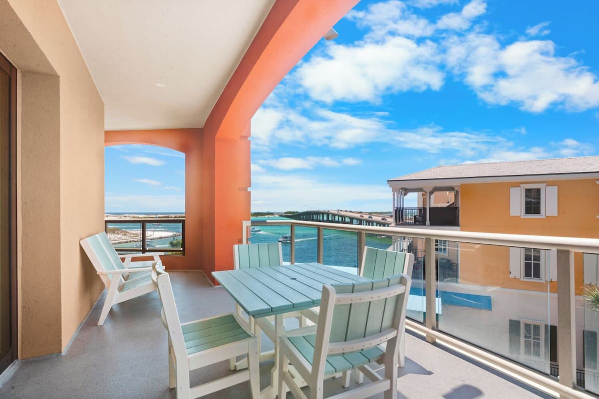Water View 2 Queens & Premium Balcony | Balcony