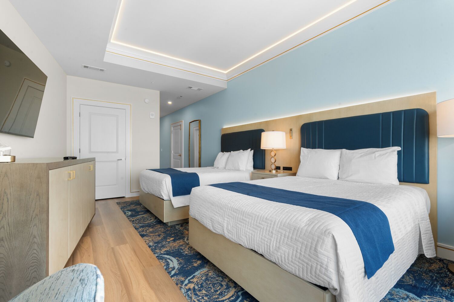 Luksus-værelse - flere senge - balkon | Pengeskab på værelset, gratis Wi-Fi, sengetøj, adgang for kørestole