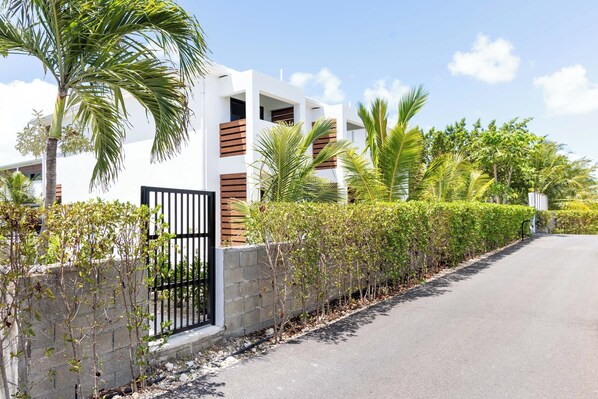 المنشأة من الخارج