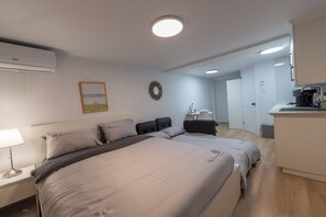1 habitación, tabla de planchar con plancha, wifi gratis y ropa de cama 