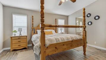 5 bedrooms, iron/ironing board, WiFi, bed sheets