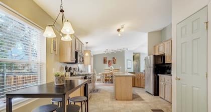 House near Hot Springs with HOT Tub! In Buena Vista, CO