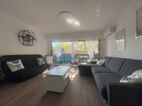 Studio 200m from Frejus beaches