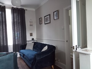 Smart TV - Pankhurst Cottage, sleeps up to 4, Pet friendly, Discount for 7 Night Stays! (Louth)