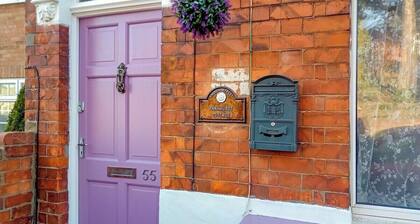 Pankhurst Cottage, sleeps up to 4, Pet friendly, Discount for 7 Night Stays!