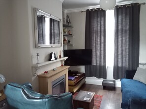 Smart TV - Pankhurst Cottage, sleeps up to 4, Pet friendly, Discount for 7 Night Stays! (Louth)