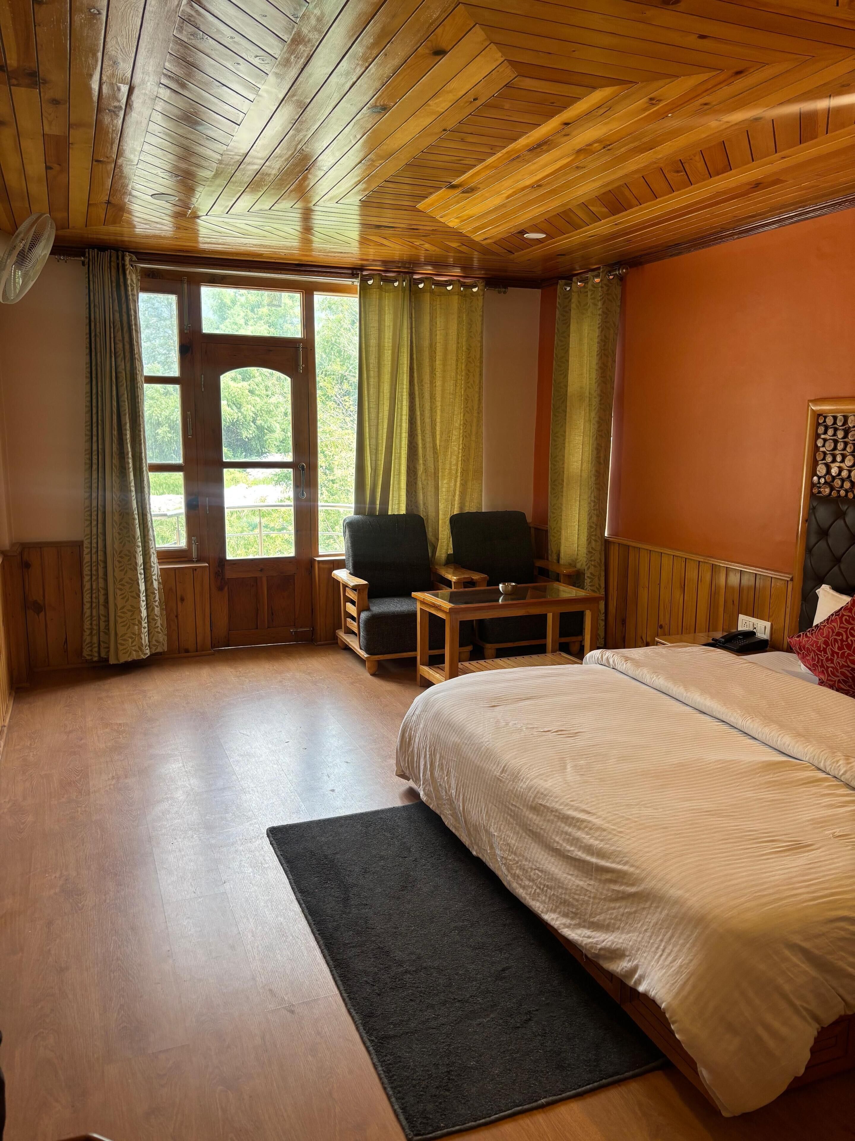 Habitación doble de lujo, vista a la montaña | Sábanas de algodón egipcio, ropa de cama de alta calidad y edredón 