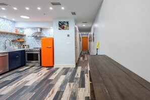 Refrigerador, microondas, horno, placa de cocina