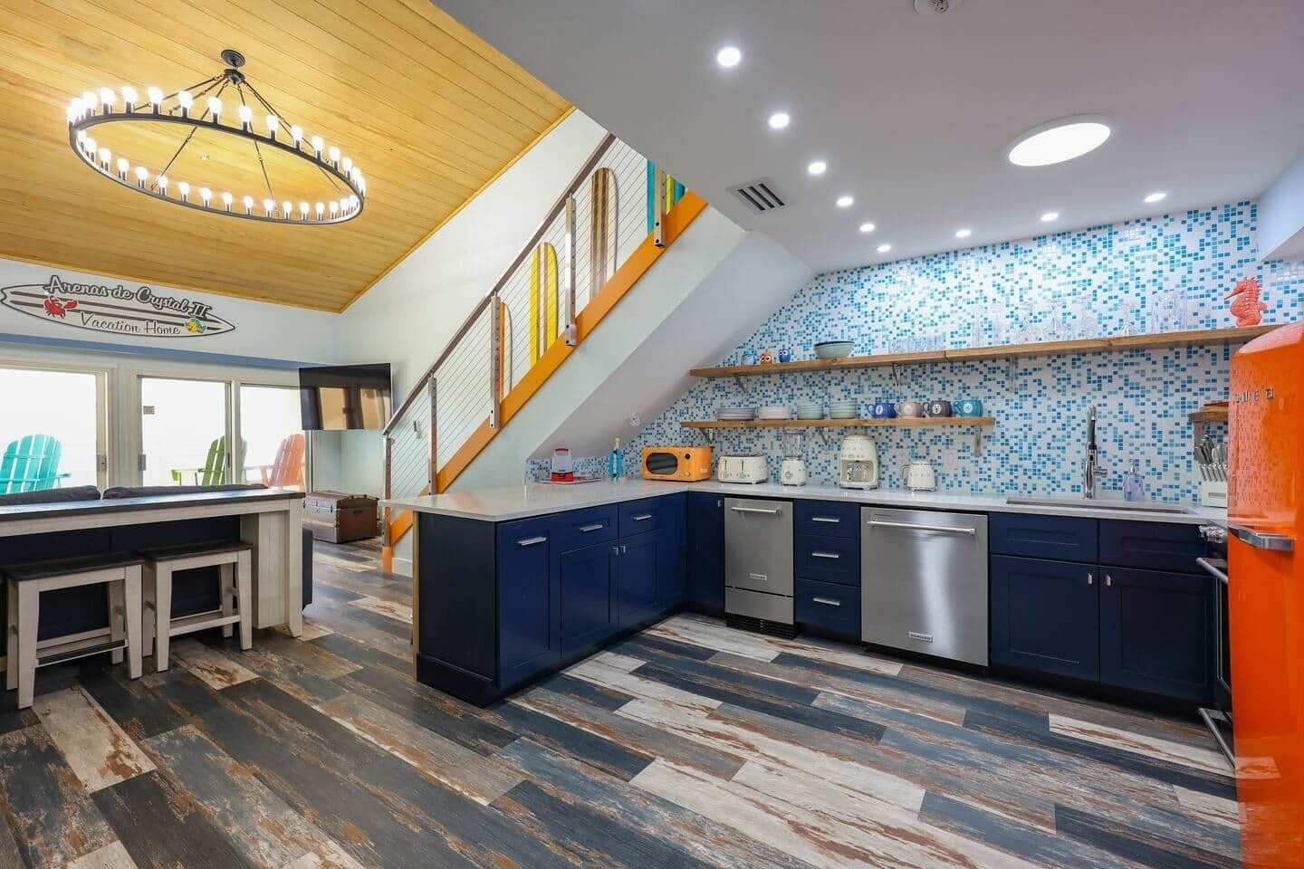 Kylskåp, mikrovågsugn, ugn och spishäll