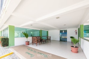 Apartamento básico | Saguão