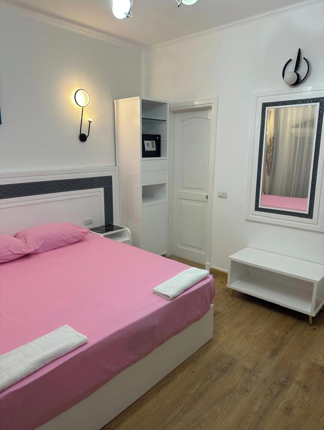 2 soverom, strykejern/-brett, internettilgang og sengetøy