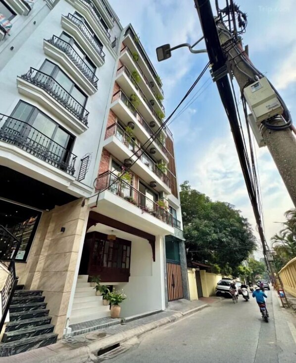 Front of property - Tranquil Truc Bach (Ha Noi)