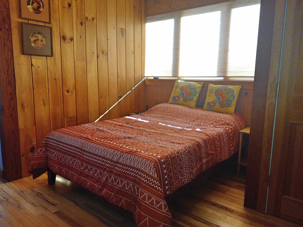 Custom Studio Efficiency apartment with AC easy accces to Annapolis and Custom Studio Efficiency apartment with AC easy accces to Annapolis and