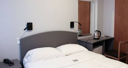 Balfers Hotel