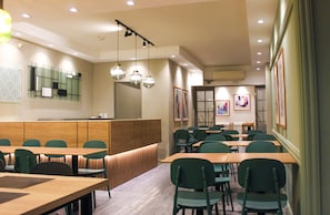Free daily buffet breakfast