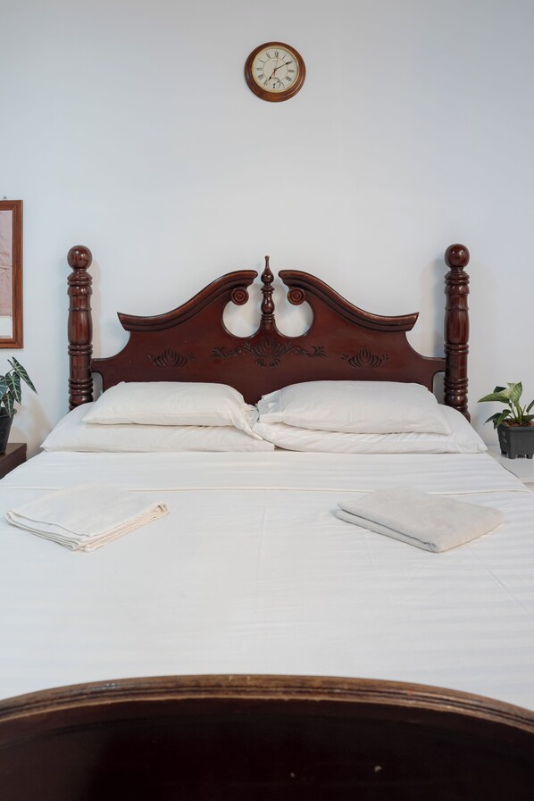 3 chambres, fer et planche à repasser, Wi-Fi, draps fournis