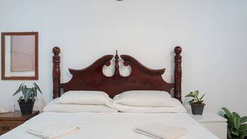 3 habitaciones, tabla de planchar con plancha, wifi y ropa de cama