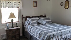 3 bedrooms, iron/ironing board, travel crib, WiFi (free)
