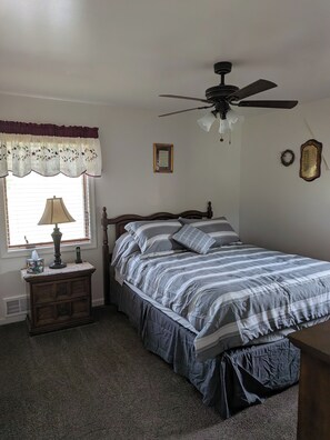 3 slaapkamers, een strijkplank/strijkijzer, reisbedje, gratis wifi