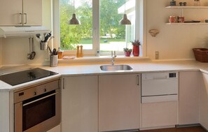 Kjøleskap og oppvaskmaskin